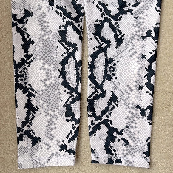 Balance Collection Small. Lack Snake Pattern Tights - Picture 5 of 8